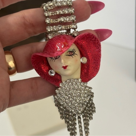 Red hast porcelain face stretch bracelet with rhinestones - Picture 4 of 8